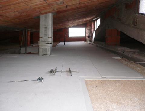 Isolamento di sottotetto in Natural Beton® 300 di canapa e calce Isolamento di sottotetto in Natural Beton® 300 di canapa e calce